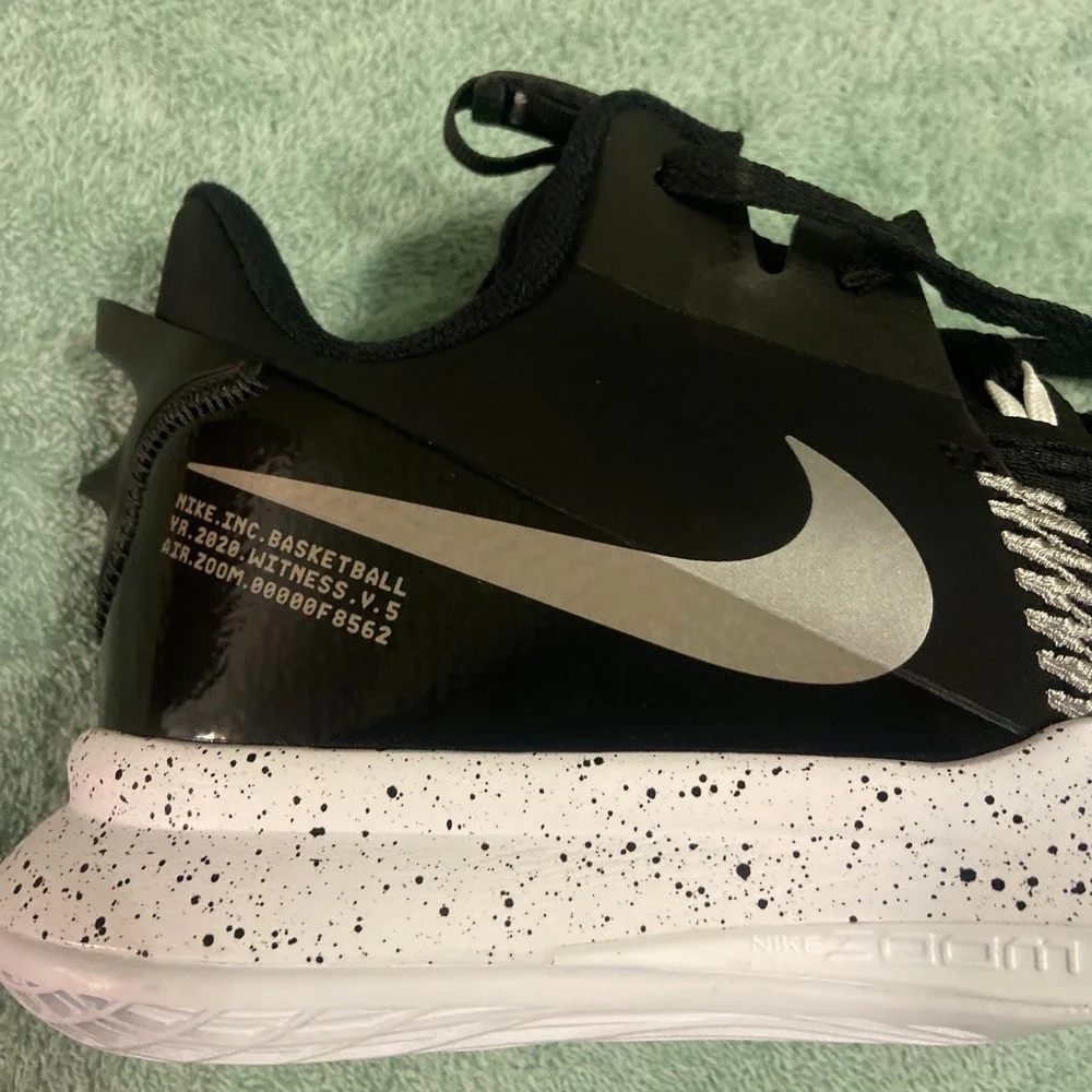 (SOLD) NWOB Nike Lebron "Witness 5" Shoes - Picture 3 of 11